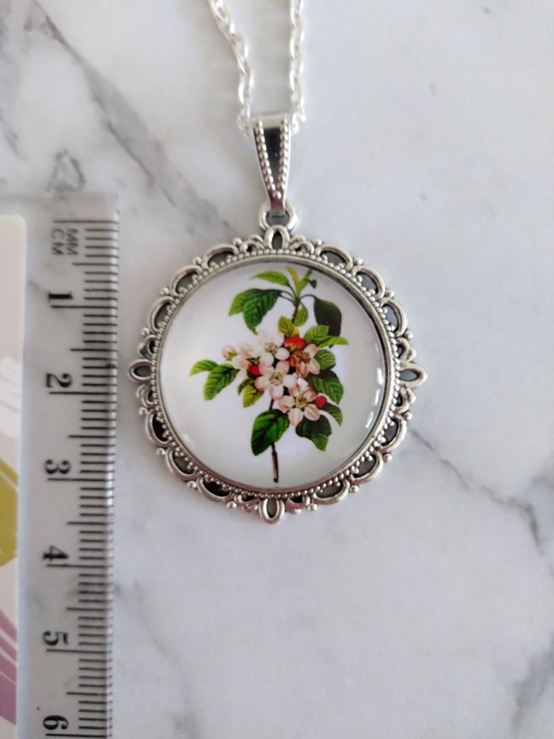 Naszyjnik kamea kwiat jabłoni medalion goth vintage retro boho
