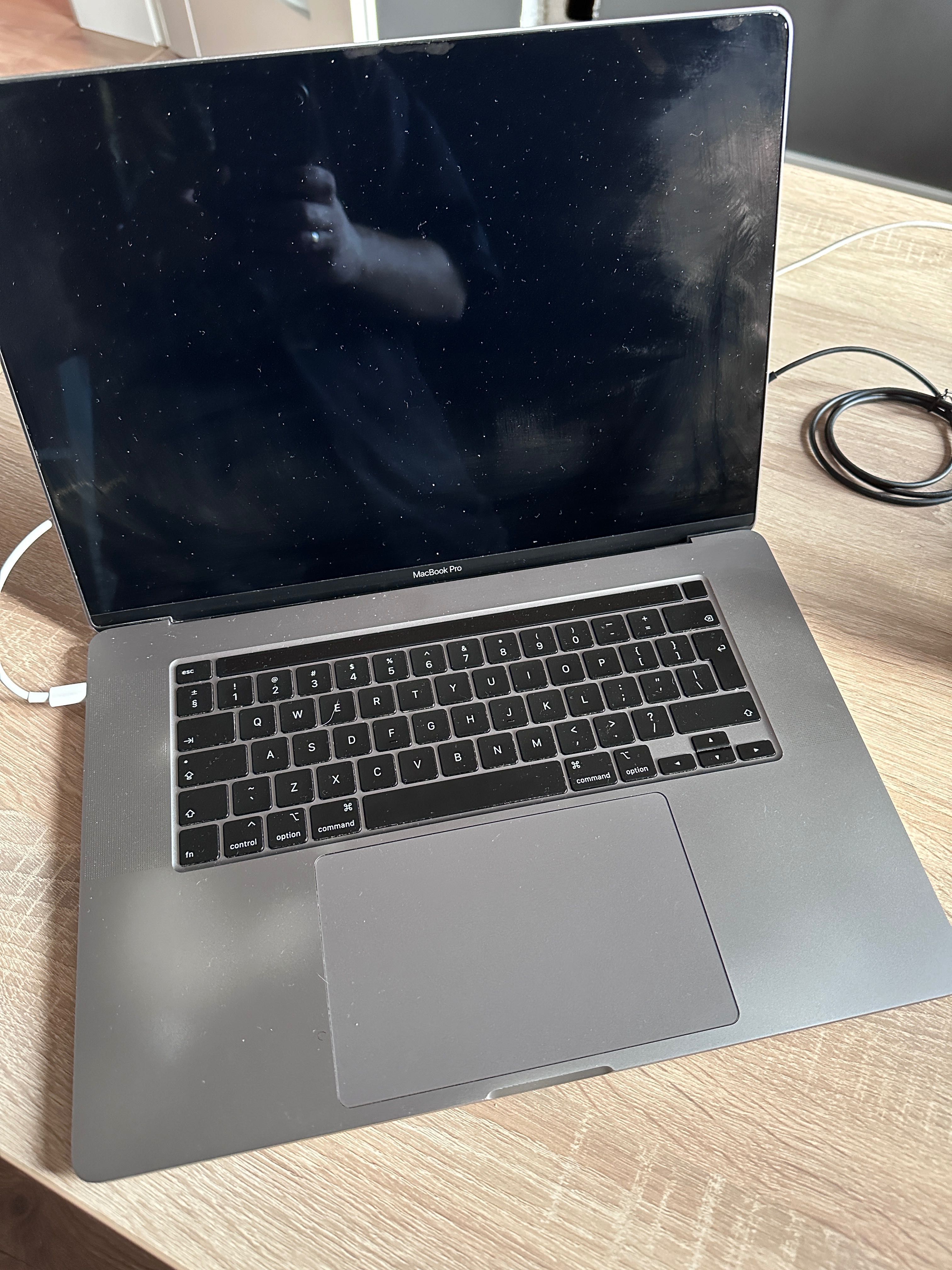 Macbook Pro 16" 2019 A2141 2,4GHz i9/32Gb/512G/Radeon Pro 5300M