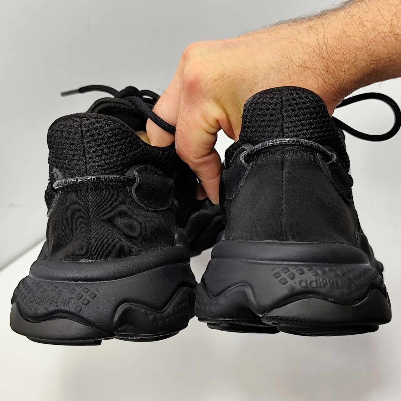 кросівки Adidas Ozweego 45р