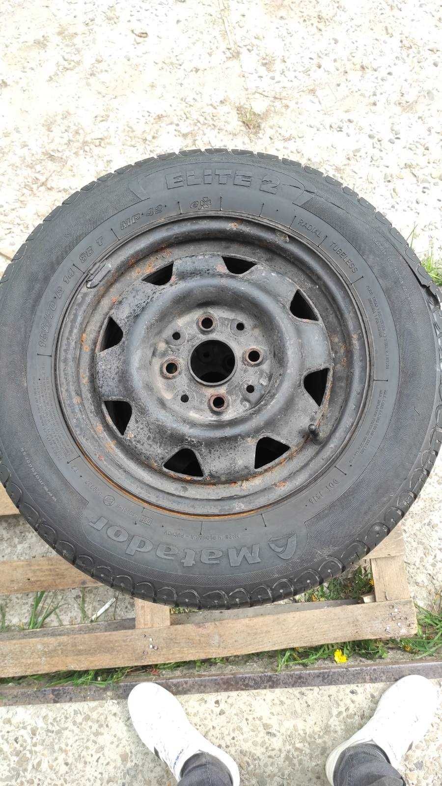 Комплект літніх шин з дисками 185/70 R14