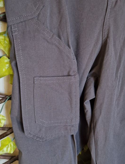 Calças de ganga de trabalho novas multibolsos xl
preço 14eur
De ganga