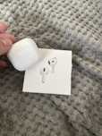oryginalny case AirPods 4