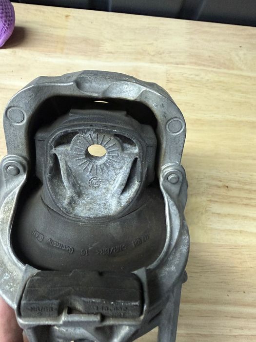 Подушка двигуна audi q7 7822215150182