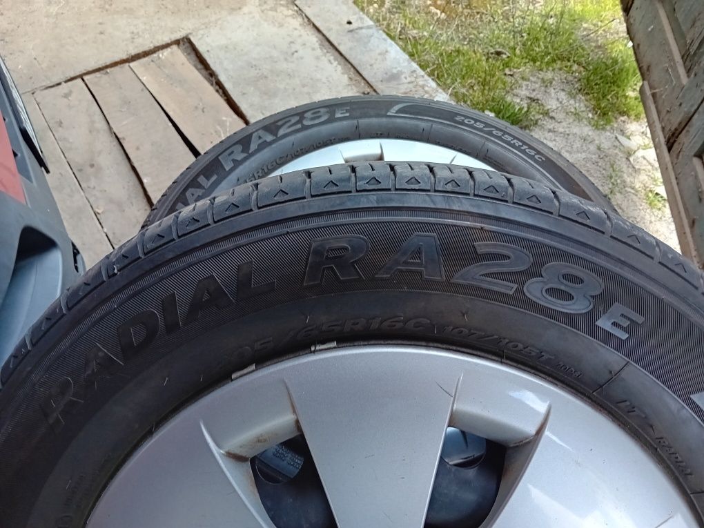 Шини Hankook 205/65 R16С з металевими дисками