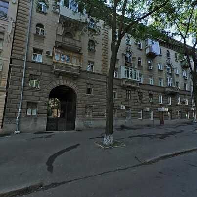 Центре Продам трехкомнатную сталинку на Пастера