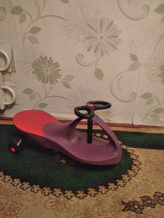 Продам детскую машинку каталку.