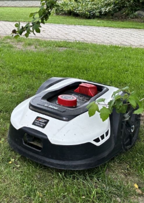 Robot koszący Cedrus C-mow M10