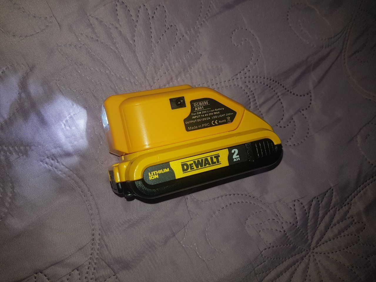 Насадка - адаптер для DEWALT аккумуляторов с USB