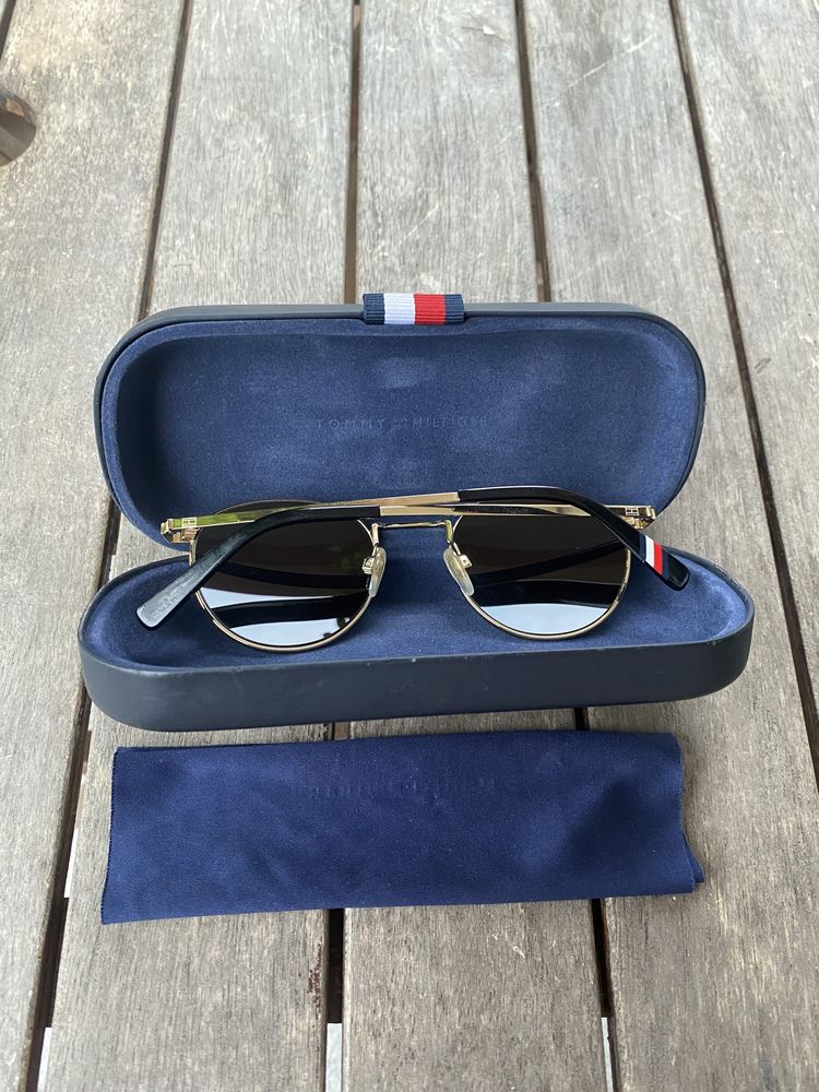 Óculos de sol Tommy Hilfiger como Novos