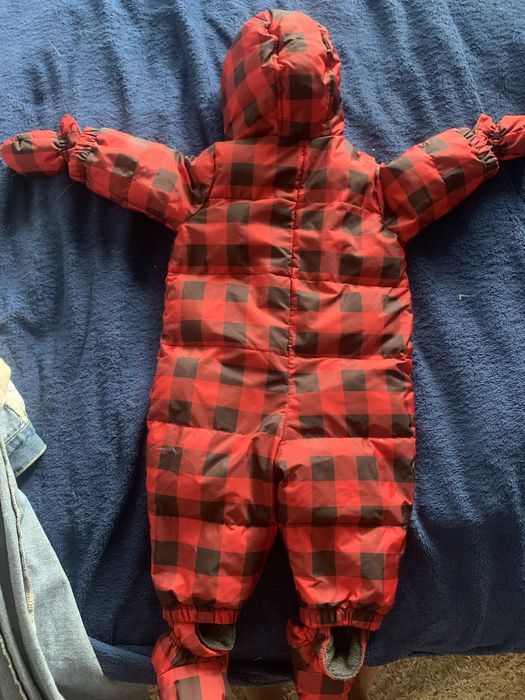 Продам зимний детский пуховой комбинезон gap
