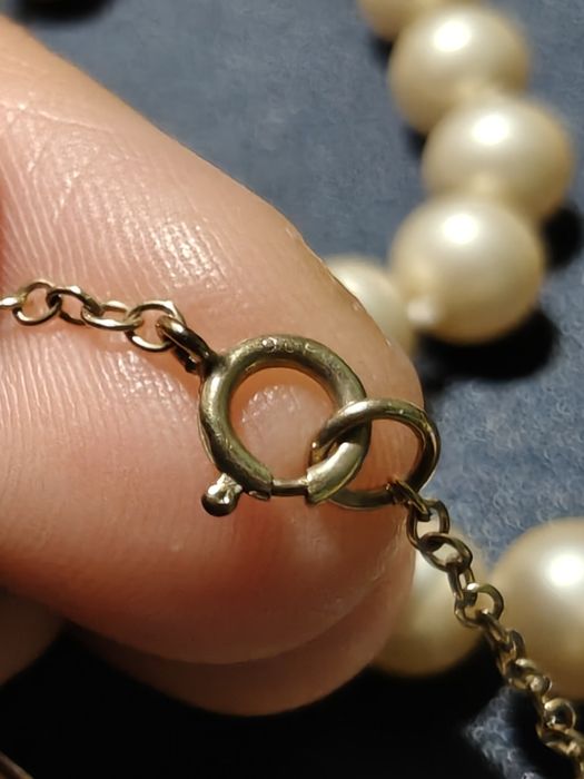 Stary naszyjnik z pereł z bardzo pięknym złotym zapięciem Vintage