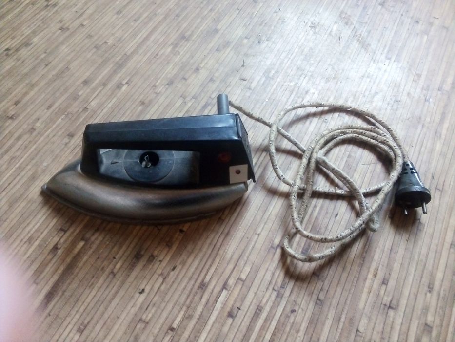 Утюг эллектрический