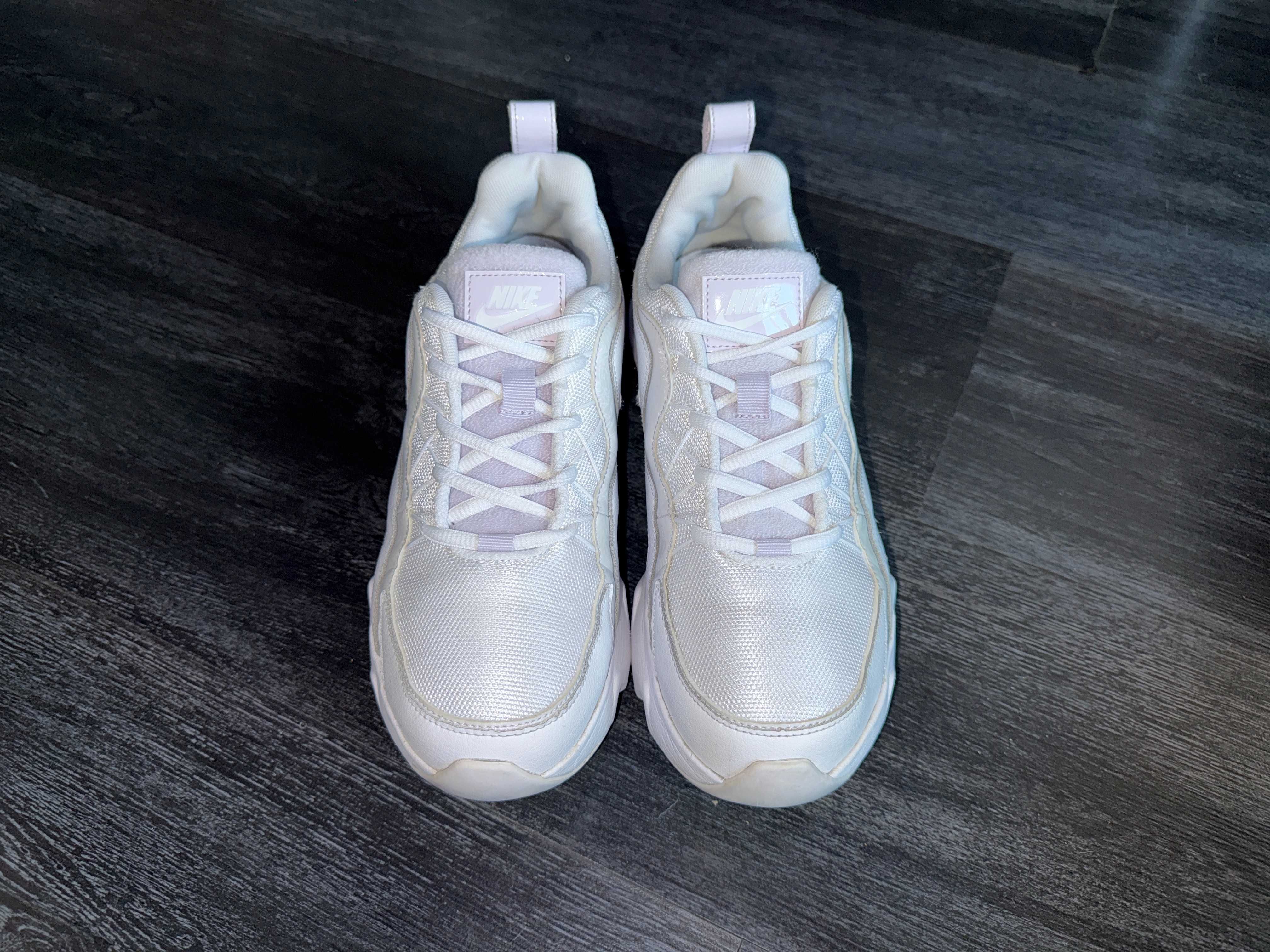 Кросівки Nike RYZ 365, оригінал, р-р 40, устілка 26 см