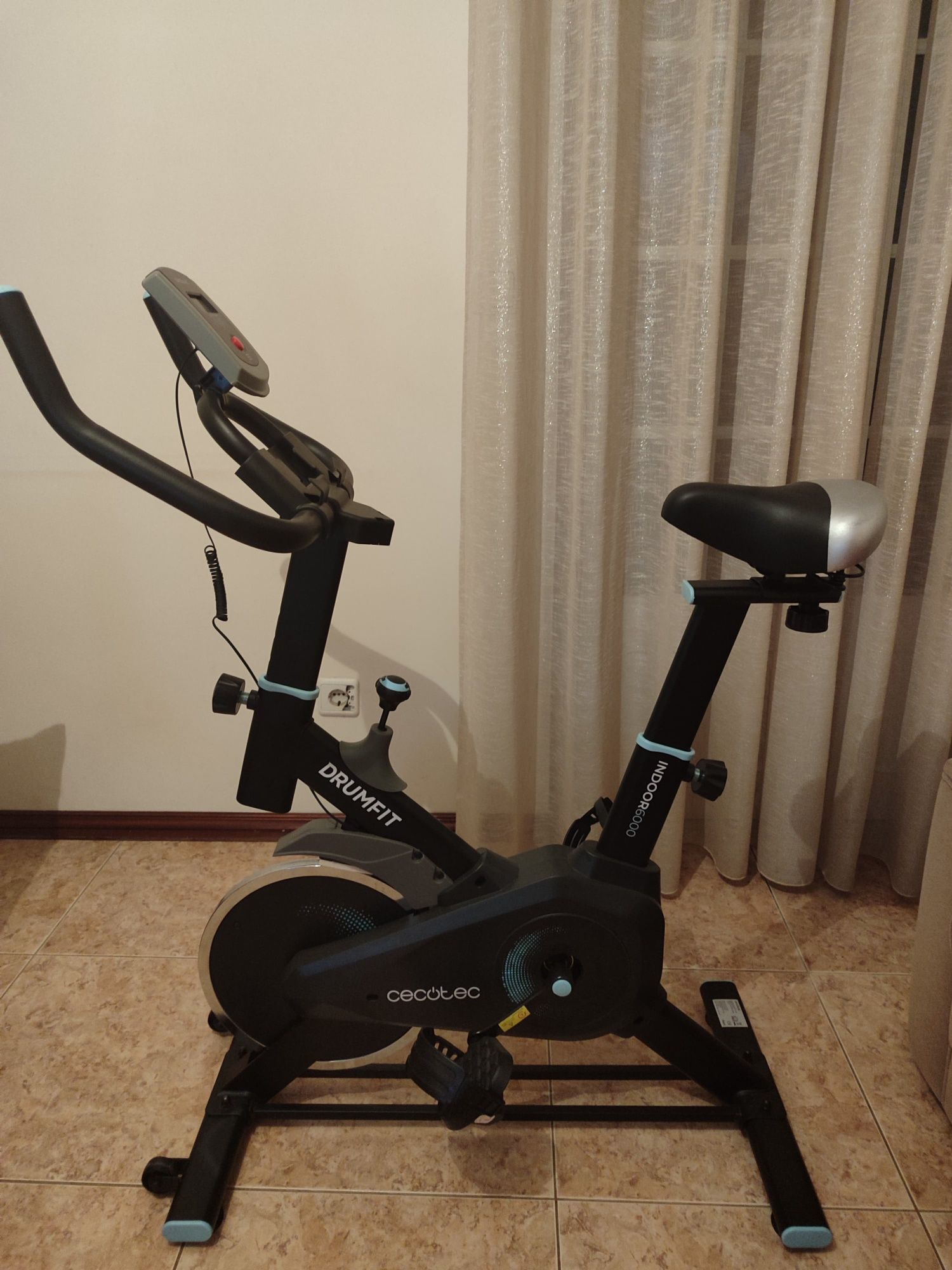 Bicicleta Estática CECOTEC Drumfit Indoor 6000 Compact (Vol.Inércia: 6