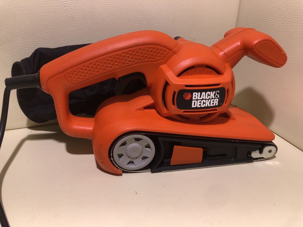 Стрічкова шліфмашина Black+Decker KA86