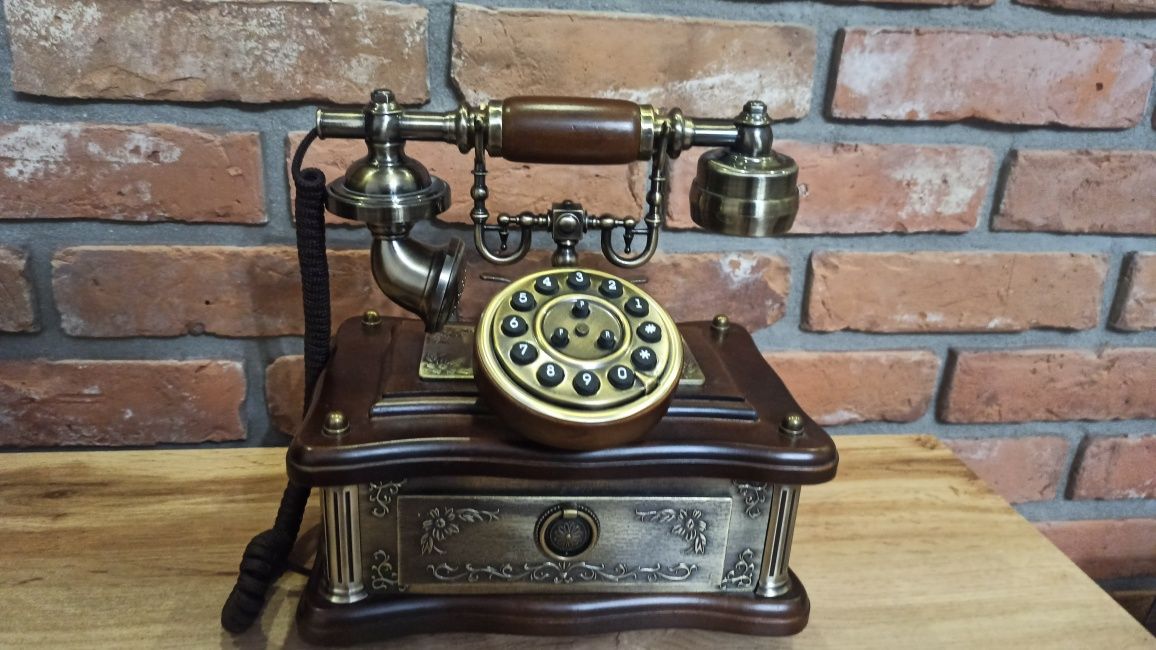 Telefon retro, drewniany, plus kabel telefoniczny