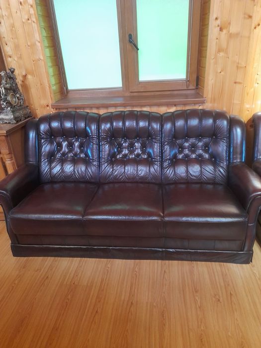 Шкіряний диван в хорошому стані