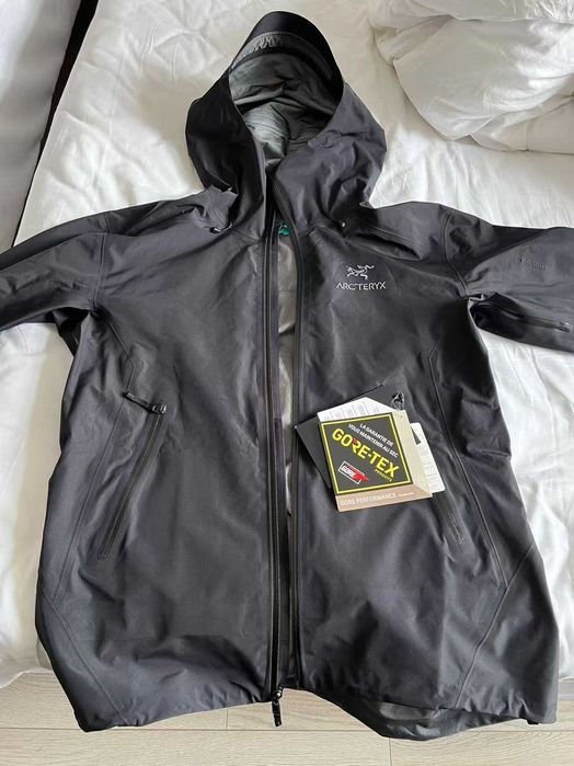 Casaco Arc'teryx disponível em várias cores