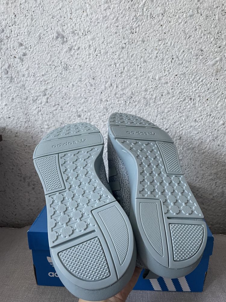 Нові, оригінальні Жіночі кросівки Adidas Swift Run, EU 40 2/3, 25 см