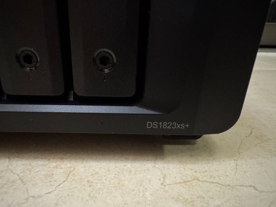 Мережеве сховище Synology DiskStation DS1823xs+