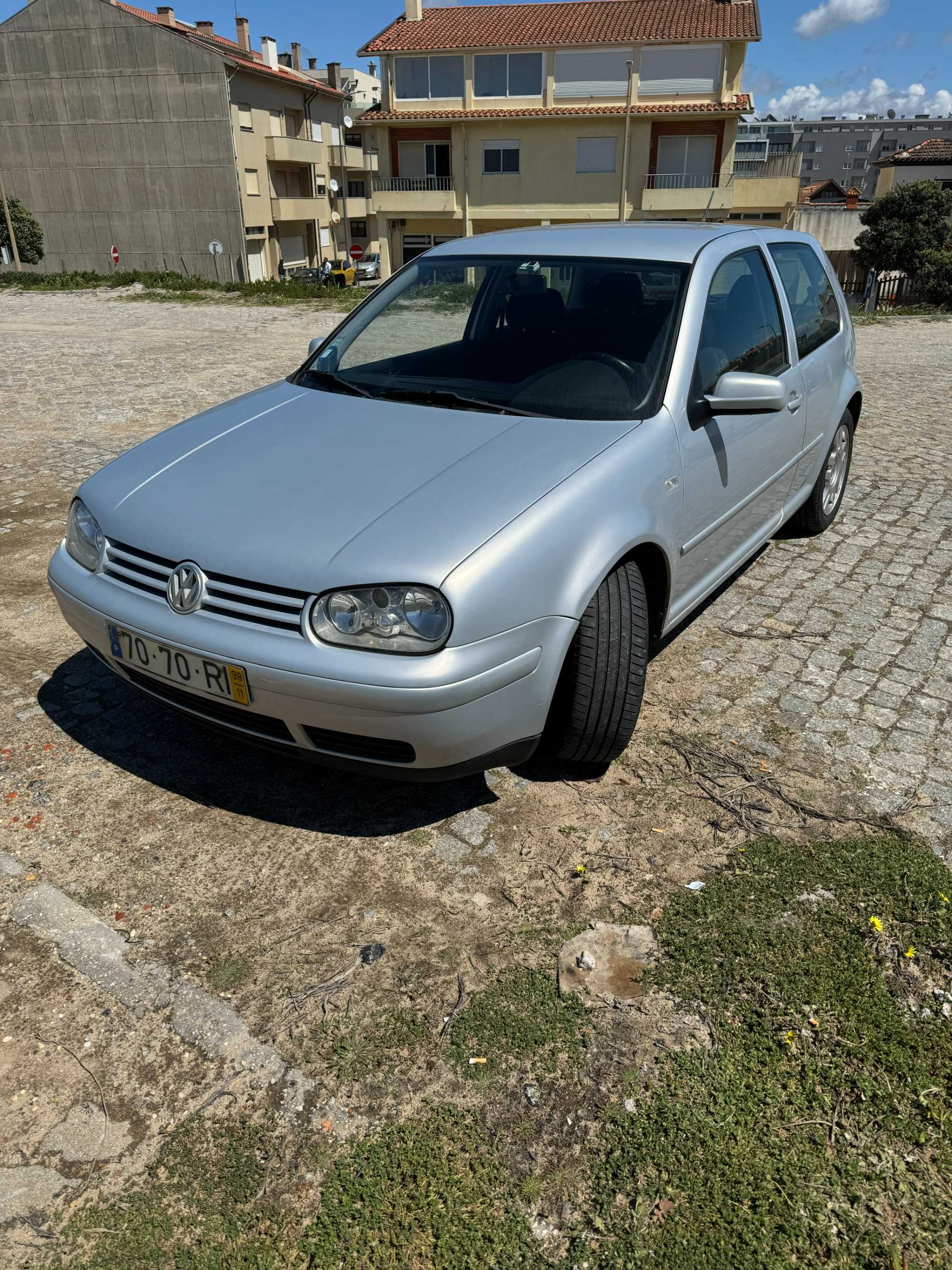 VOLKSWAGEN Golf 1.6I Highline