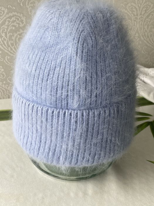 Шапка жіноча у відмінному стані