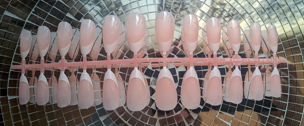 Sztuczne paznokcie tipsy francuskie