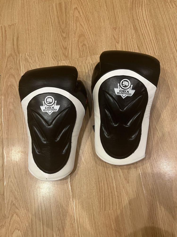 Rekawice bokserskie bushido phantom white o rozmiarze 14 oz