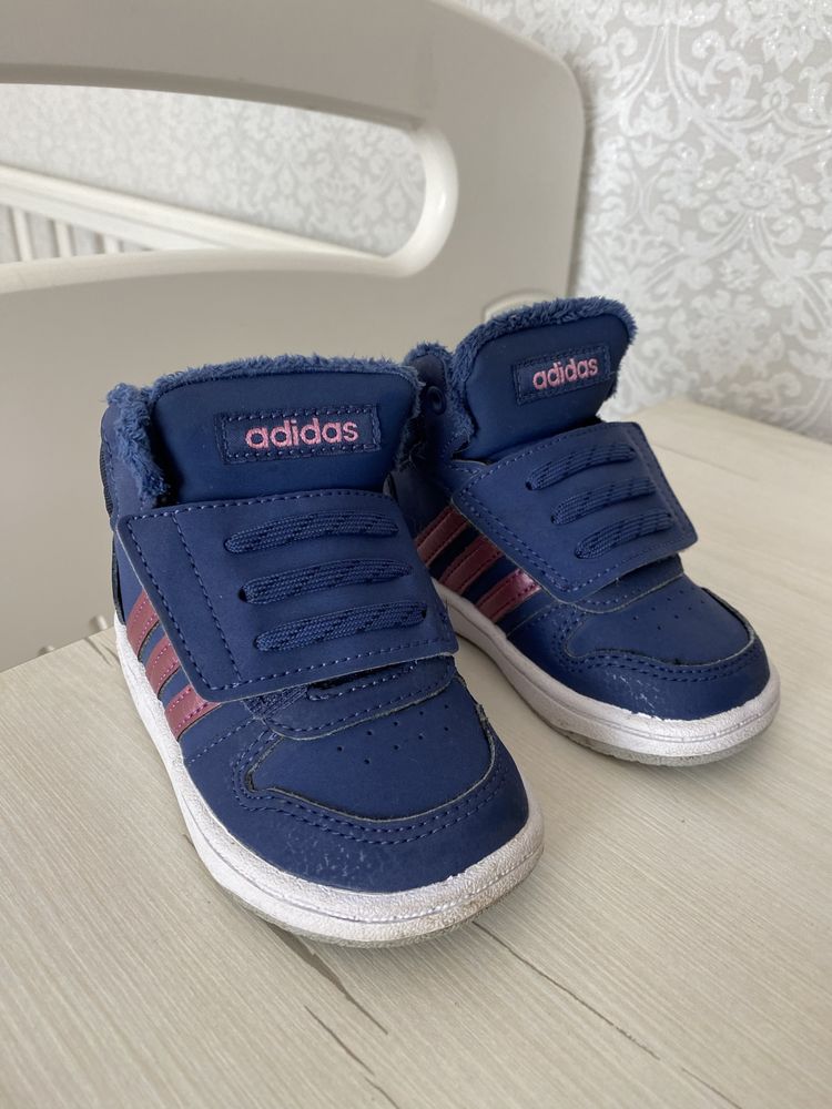 Кеди adidas для дівчинки