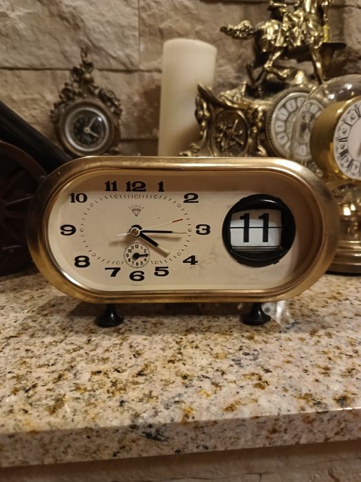 Stary zegar budzik Diament z kalendarzem