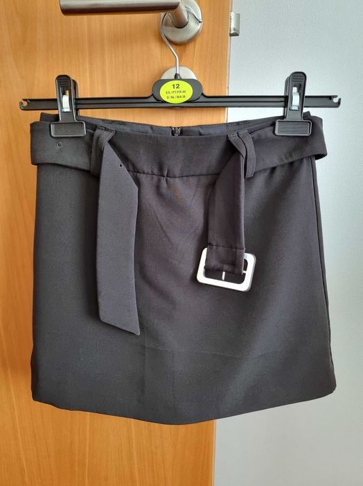 Saia-calção preta Stradivarius, tamanho 36