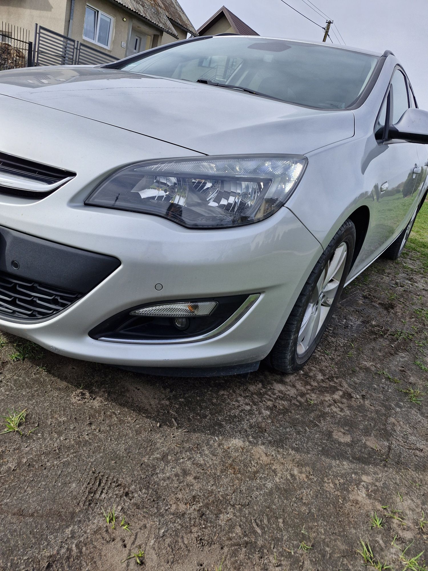 Opel Astra J lift 2013r. Kombi.