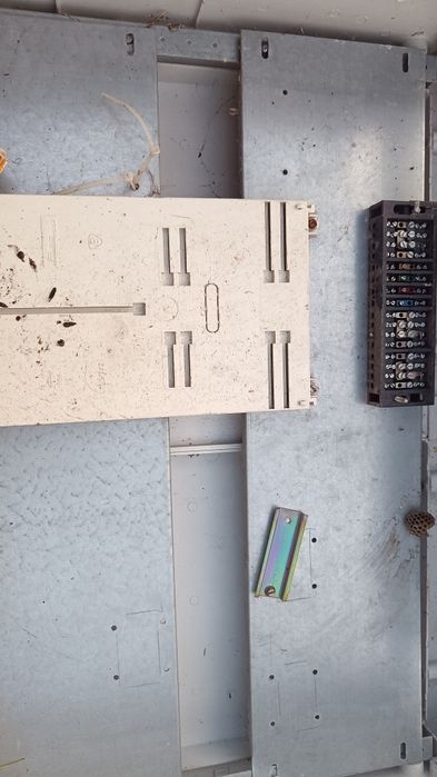 Sprzedam szafę elektrycznym i rozdzielnice