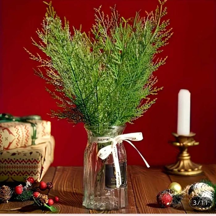 Ramos realistas de pinheiro