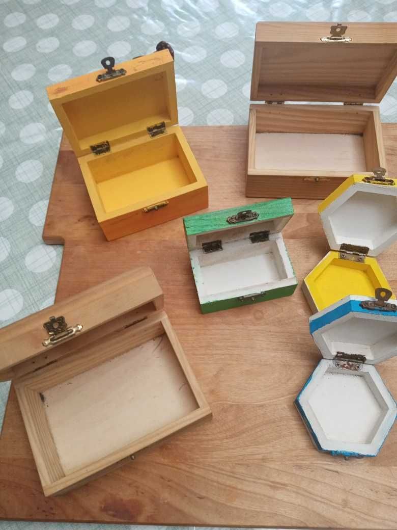 Conjunto de 9 caixas de madeira com fecho