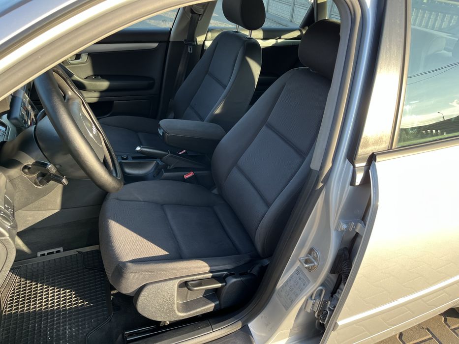 Audi A4 1.6 бензин