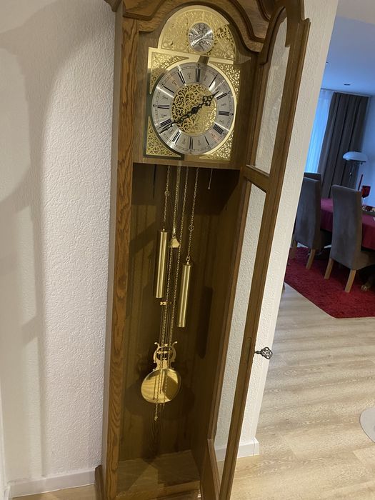 Sprzedam zegar stojacy.