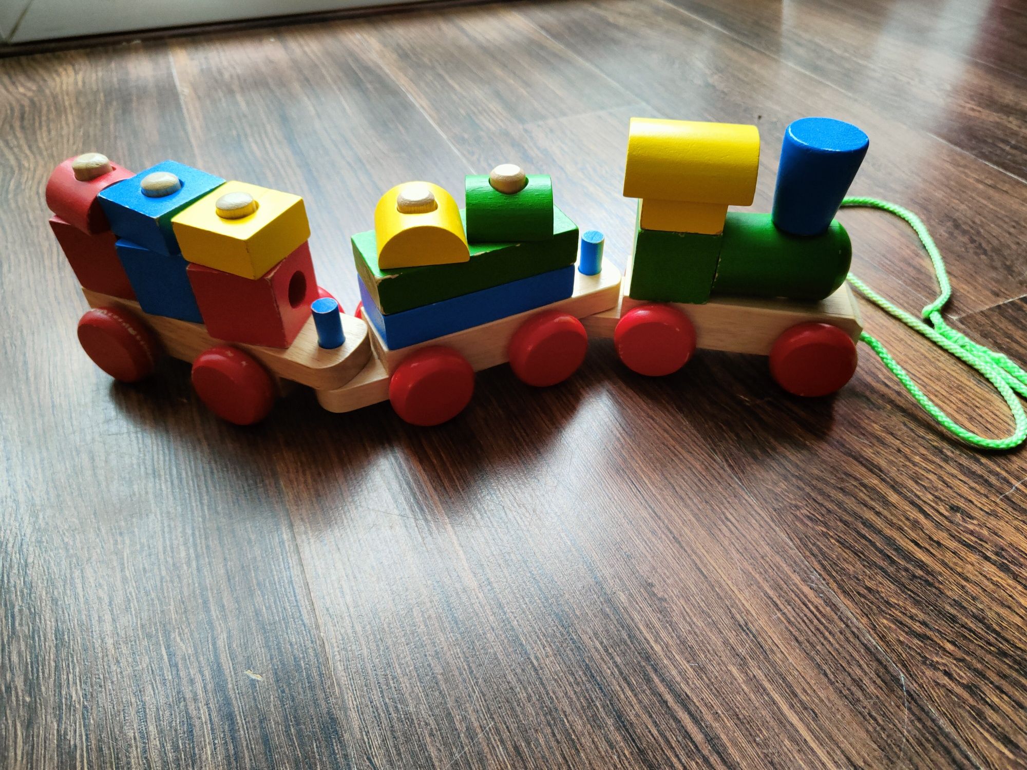 Drewniany pociąg edukacyjny dla dziecka
