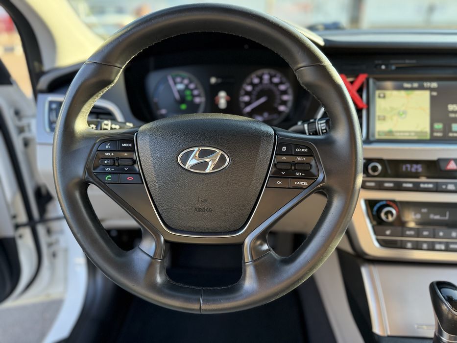 Продам Hyundai Sonata  Гибрид-Плагин 2015г