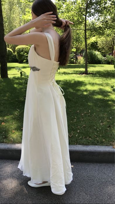 Вечірня, випускна, весільна сукня