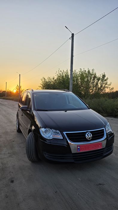 Продаи Volkswagen Touran 2009 року