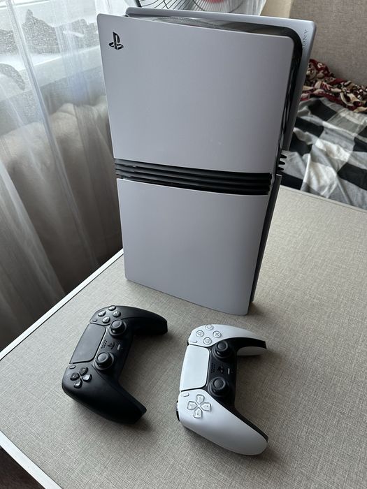 Продам PS5 Pro + 2 джойстика