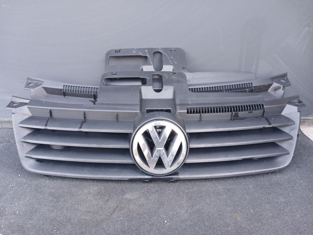 Решітка радіатора Volkswagen Polo 9N