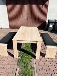 Stół z dwiema ławkami