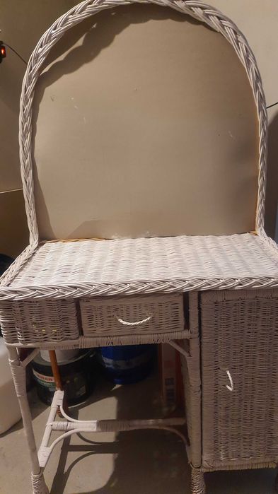 Toaletka wiklina biała