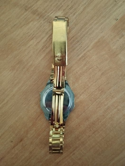 Электронные наручные часы