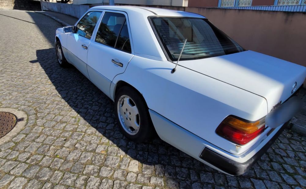 Mercedes 200D W124 Sedan 1990