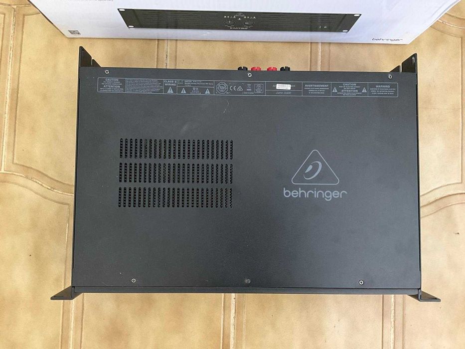 Amplificador de potência estéreo Behringer KM750 — excelente estado