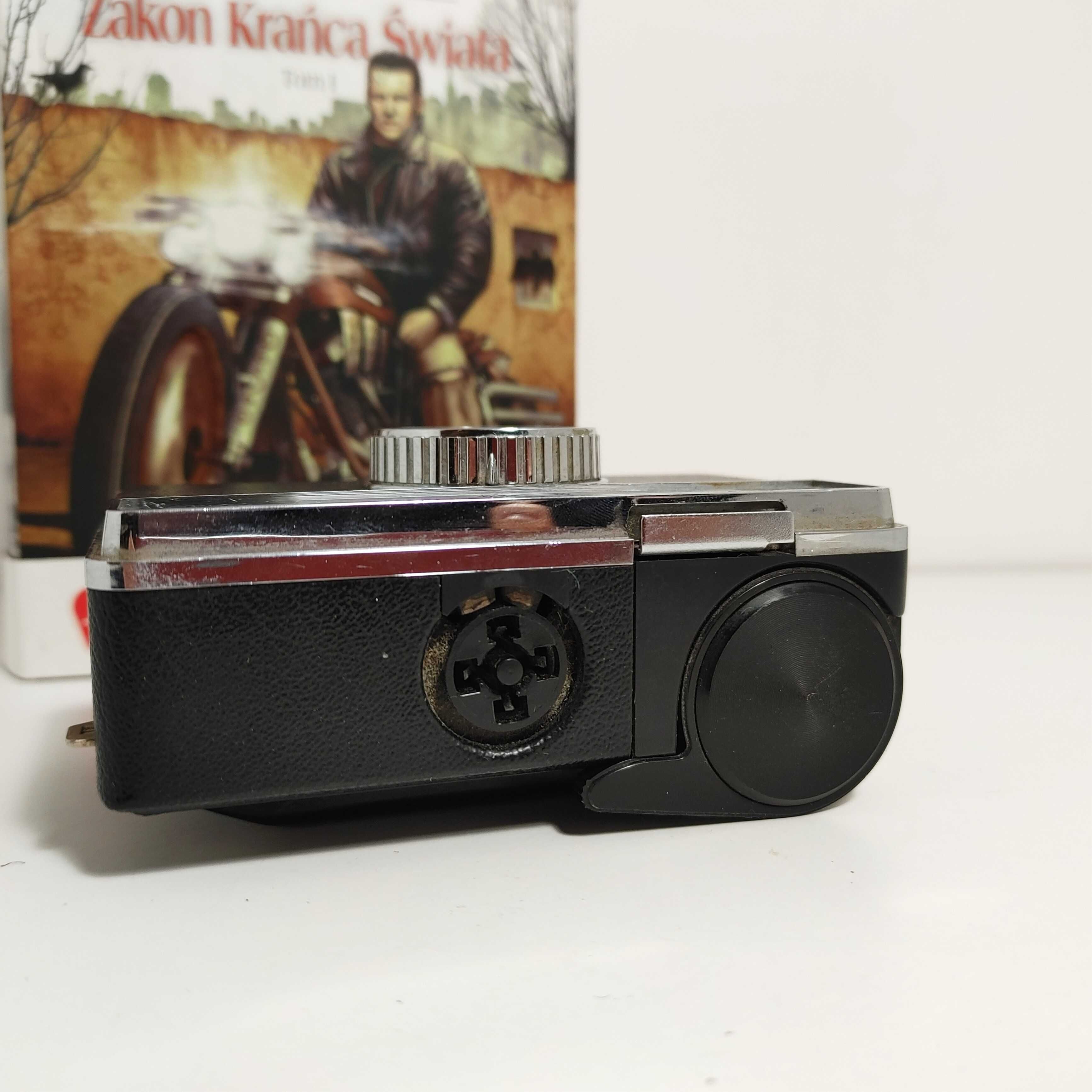 Analogowy aparat foto Kodak Instamatic 133 z oryginalnym futerałem