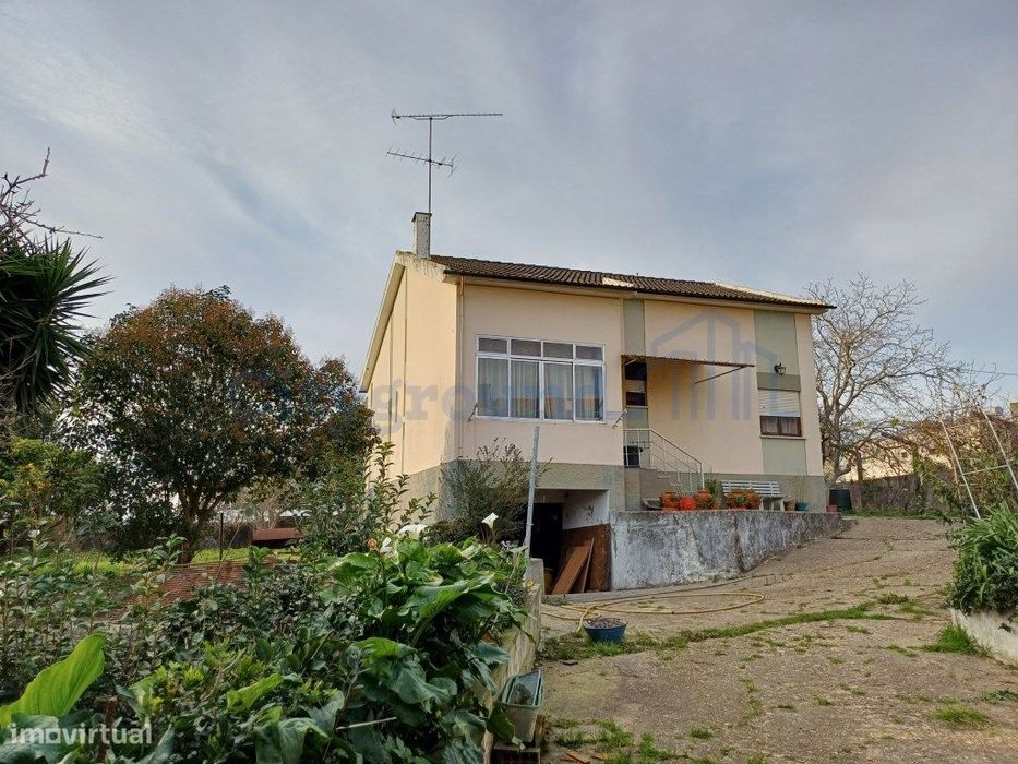 Moradia V5 com terreno urbano numa Localização Privilegiada em Leiria